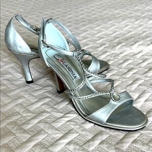 Lasonia, Sz 6, silver, sparkly, rhinestone, diamond, strap, T strap,  heel